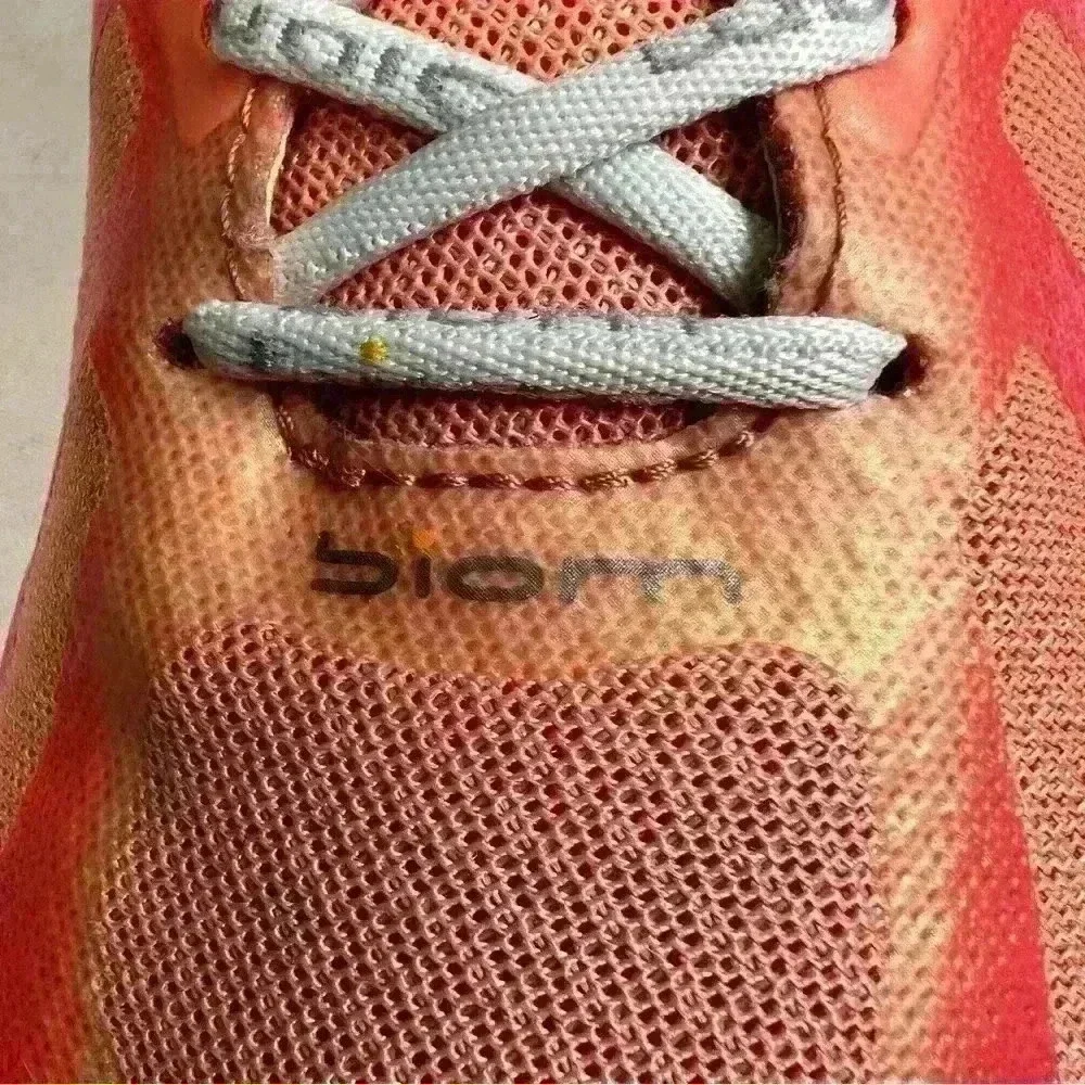 Women's Biom Fjuel Racer Sneaker In Coral Blush/Coral/Popcorn Sz 8/8.5 like new - Picture 9 of 15